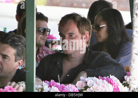 Quentin Tarantino va al Cafe Med ristorante sul Sunset Plaza Los Angeles, California - 30.04.11 Foto Stock