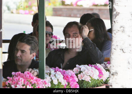 Quentin Tarantino va al Cafe Med ristorante sul Sunset Plaza Los Angeles, California - 30.04.11 Foto Stock