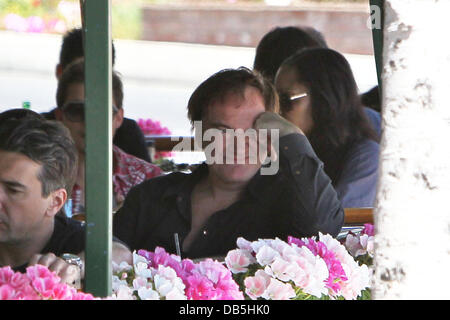 Quentin Tarantino va al Cafe Med ristorante sul Sunset Plaza Los Angeles, California - 30.04.11 Foto Stock