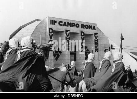 Geografia / viaggio, Italia, politica, fascismo, truppe delle colonie italiane in Africa durante una parata a campo Roma, in occasione di una visita di Stato di Adolf Hitler a Roma, maggio 1938, diritti aggiuntivi-clearences-non disponibili Foto Stock