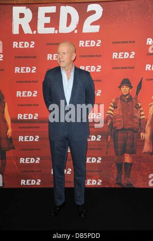 Monaco di Baviera, Germania. Il 24 luglio 2013. Bruce Willis assiste il 'R.E.D. 2' photocall al Mandarin Oriental Hotel sulla luglio 24, 2013 a Monaco di Baviera, Germania. Credito: dpa picture alliance/Alamy Live News Foto Stock