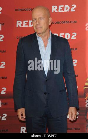 Monaco di Baviera, Germania. Il 24 luglio 2013. Bruce Willis assiste il 'R.E.D. 2' photocall al Mandarin Oriental Hotel sulla luglio 24, 2013 a Monaco di Baviera, Germania. Credito: dpa picture alliance/Alamy Live News Foto Stock