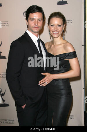 Jason Behr e Kadee Strickland La Academy of Television Arts & Sciences IV annuale "Television Academy onora " Gala tenutosi presso il Beverly Hills Hotel - Gli arrivi di Los Angeles, California - 05.05.11 Foto Stock