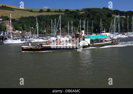 Il battello a vapore "Kingswear Castle' la navigazione sul fiume Dart a Dartmouth, Devon, Inghilterra, Regno Unito. Foto Stock