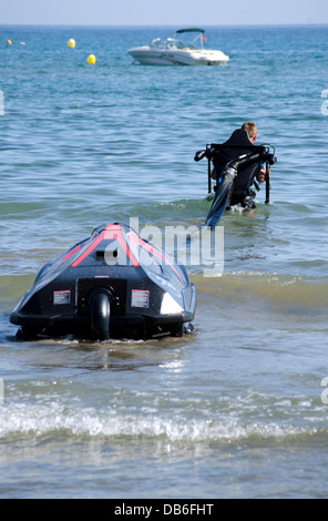 Jetlev, un personale macchina volante. Volare, basato su un acqua-propulsione jetpack, vicino a Marbella, Costa del Sol, Spagna. Foto Stock