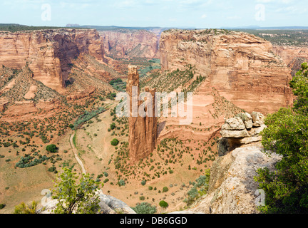 Spider Rock visto dal bordo Sud in Canyon De Chelly National Monument, Chinle Arizona, Stati Uniti d'America Foto Stock