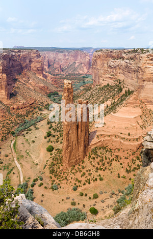 Spider Rock visto dal bordo Sud in Canyon De Chelly National Monument, Chinle Arizona, Stati Uniti d'America Foto Stock