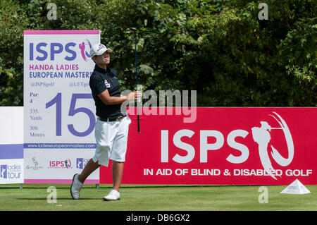 Buckinghamshire golf club, Denham, Buckinghamshire, UK, 24 Luglio 2013 - ISP Handa Ladies European Masters 2013 - giorno di pratica. Nontaya Srisawang (Thailandia) tees off il quindicesimo foro. Credito: Stephen Chung/Alamy Live News Foto Stock