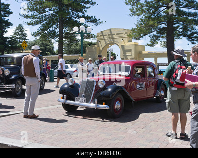 Dh Marine Parade NAPIER Popolo della Nuova Zelanda la visualizzazione classica auto d'epoca Art Deco festival weekend car Foto Stock