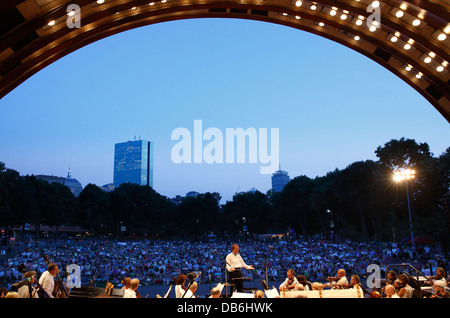 Attrazioni di Boston Orchestra esegue in corrispondenza del portello Shell sulla spianata di Boston Massachusetts Foto Stock