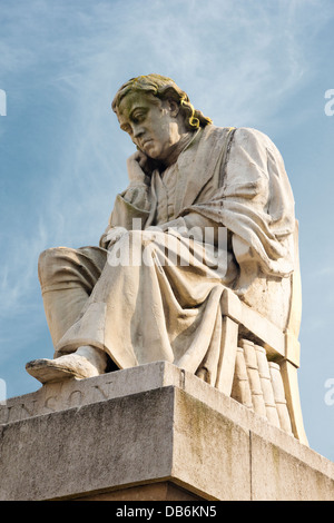 Dr Samuel Johnson statua, la piazza del mercato, Lichfield, England, Regno Unito Foto Stock