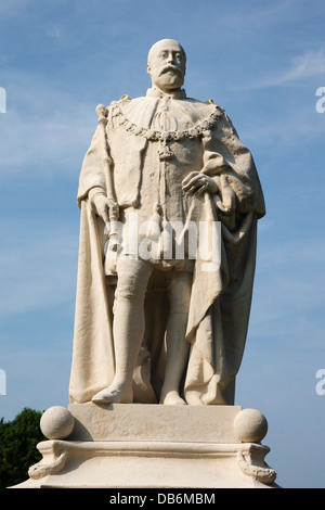 Statua di re Edoardo VII, Beacon Park, Lichfield, Staffordshire, England, Regno Unito Foto Stock