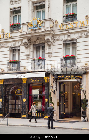 Portiere di fronte a Westminster Hotel vicino a Place Vendome, Parigi Francia Foto Stock