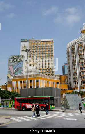 Cina, Macau Guangdong Sheng provincia, città di Zhuhai Shi. Downtown casino skyline. Foto Stock