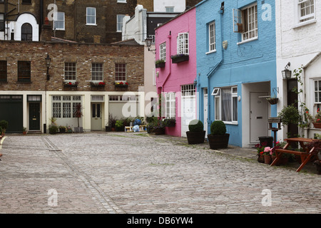 Mews case su Central London, condotto Mews, Paddington. Luglio 2013 Foto Stock