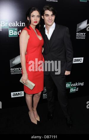 Los Angeles, California, USA. Il 24 luglio, 2013. RJ Mitte e Jodi Lyn O'Keefe frequentare AMC ''Ultime cattivo'' Premiere Screening su luglio 24, 2013 a Sony Pictures Studios di Culver City, CA. Stati Uniti d'America. Credito: TLeopold/Globe foto/ZUMAPRESS.com/Alamy Live News Foto Stock