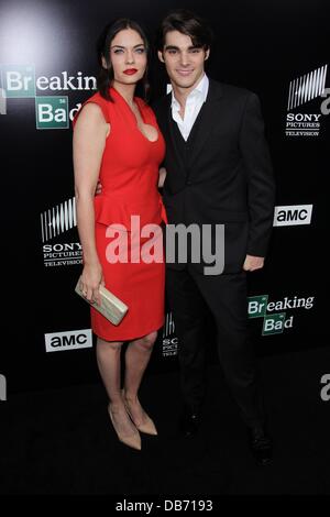 Los Angeles, California, USA. Il 24 luglio, 2013. RJ Mitte e Jodi Lyn O'Keefe frequentare AMC ''Ultime cattivo'' Premiere Screening su luglio 24, 2013 a Sony Pictures Studios di Culver City, CA. Stati Uniti d'America. Credito: TLeopold/Globe foto/ZUMAPRESS.com/Alamy Live News Foto Stock