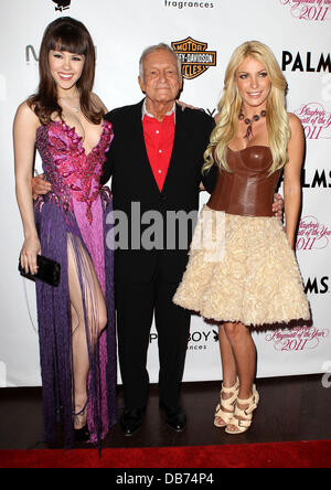 Claire Sinclair, Hugh Hefner, Crystal Harris Playboys Playmate dell'anno 2011al Moon Nightclub al Palms Hotel and Casino Las Vegas, Nevada - 06.05.11 Foto Stock