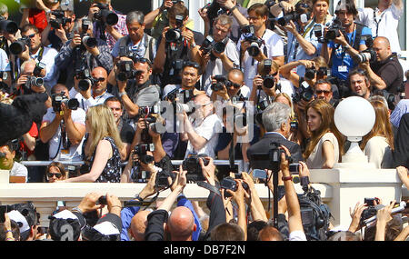 Dustin Hoffman e Angelina Jolie 2011 Festival Internazionale del Cinema di Cannes - Giorno 2 - "Kung Fu Panda 2' - Photocall Cannes, Francia - 12.05.11 Foto Stock