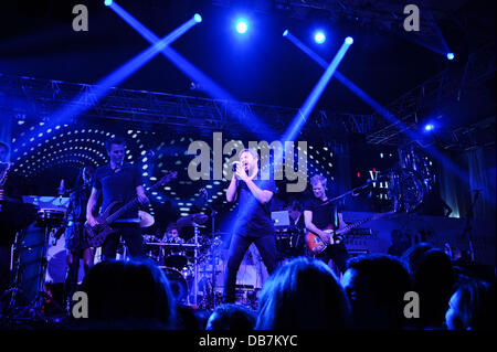 Duran Duran eseguire sul palco del (belvedere) RED Party a Cannes con i Duran Duran durante il 2011 Festival Internazionale del Cinema di Cannes a camere VIP - Day 3, Cannes, Francia - 13.05.11 Foto Stock