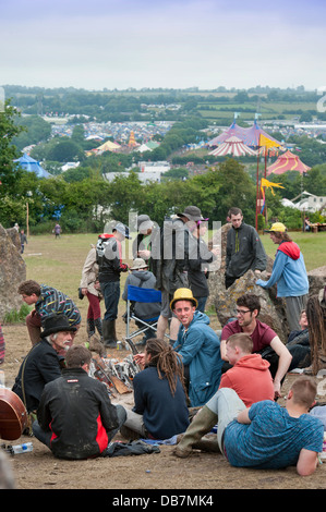Glastonbury 2013 UK festaioli di svegliarvi al cerchio di pietra Foto Stock