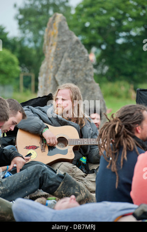 Glastonbury 2013 UK festaioli di svegliarvi al cerchio di pietra Foto Stock