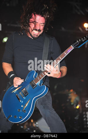 Dave Grohl Foo Fighters eseguire durante la BBC Radio 1's Big Weekend 2011 a Carlisle - Prestazioni Cumbria Inghilterra - 14.05.11 Foto Stock