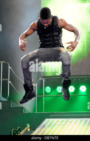 Usher esegue sul palco della Air Canada Centre durante il suo Tour OMG fermata in Toronto Toronto, Canada - 14.5.11 Foto Stock