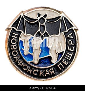 Era comunista sovietico badge di smalto - Grotta Novafonskaya - bat e stalattiti Foto Stock