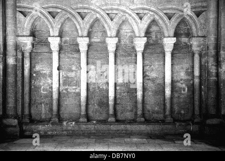 Dettaglio dall'interno di Peterborough Cathedral, la parete della navata Foto Stock