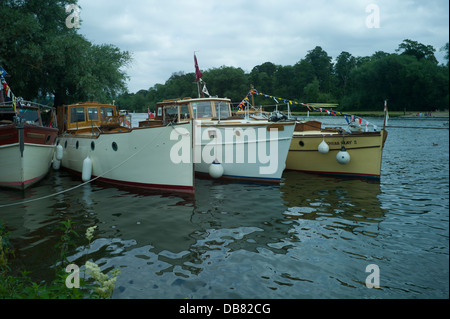 Il Tamigi 35th barca tradizionale Rally, Henley-on-Thames, Inghilterra Luglio 2013.tradizionali barche di legno sul fiume Tamigi. Foto Stock