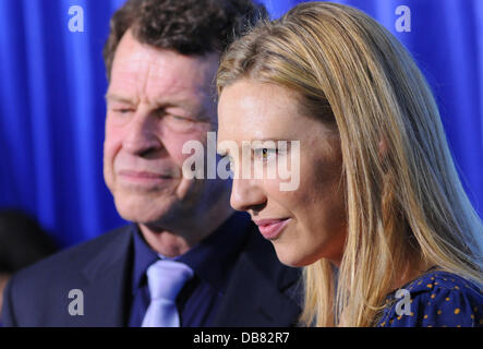 Anna Torv e valutazione FOX iniziali di presentazione - Gli arrivi di New York City, Stati Uniti d'America - 16.05.11 Foto Stock