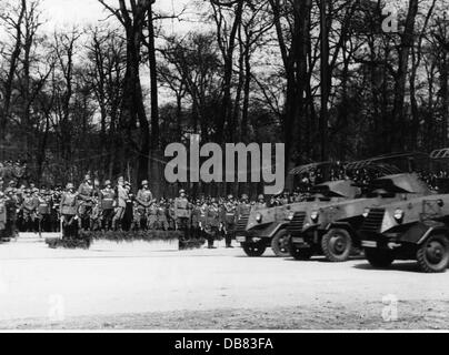 Nazismo / nazionalsocialismo, militare, sfilate, sfilata il 47° compleanno di Adolf Hitler, Berlino, 20.4.1936, veicoli da ricognizione blindati SdKfz 222, diritti aggiuntivi-clearences-non disponibili Foto Stock