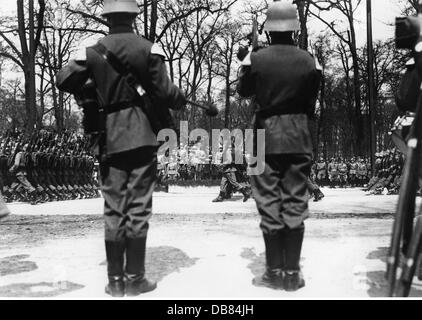 Nazismo / nazionalsocialismo, militare, parate, sfilata il 47° compleanno di Adolf Hitler, Berlino, 20.4.1936, diritti aggiuntivi-clearences-non disponibile Foto Stock