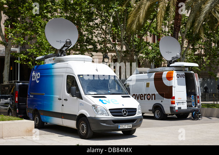 Televisione spagnola in remoto di radiodiffusione via satellite veicoli Barcellona Catalonia Spagna Foto Stock