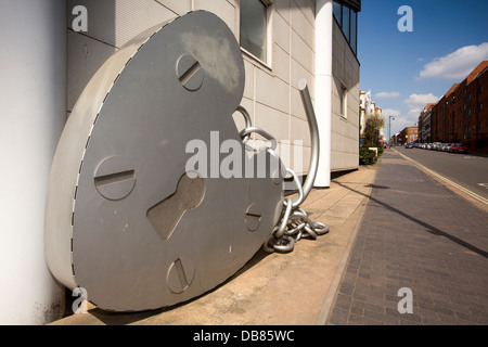 Regno Unito, Inghilterra, Birmingham, Jewellery Quarter, Newhall, collina, inizio del braccialetto di fascino a piedi Foto Stock