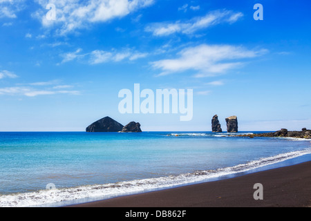 La spiaggia e gli scogli a Mosteiros, São Miguel, Azzorre Foto Stock