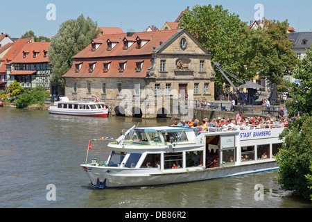 Imbarcazioni per escursioni sul fiume Regnitz, Bamberg, Baviera, Germania Foto Stock