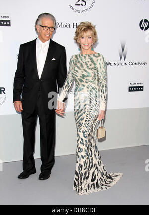 Jane Fonda e Richard Perry 2011 Festival Internazionale del Cinema di Cannes - Giorno 9 amFar Cinema against Aids gala - Arrivi Cap d'Antibes, Francia - 19.05.11 Foto Stock