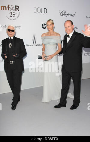 Karl Lagerfeld, S.A.R. il Principe Alberto di Monaco e Charlene Wittstock 2011 Festival Internazionale del Cinema di Cannes - Giorno 9 amFar Cinema against Aids gala - Arrivi Cap d'Antibes, Francia - 19.05.11 Foto Stock