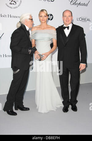 Karl Lagerfeld, S.A.R. il Principe Alberto di Monaco e Charlene Wittstock 2011 Festival Internazionale del Cinema di Cannes - Giorno 9 amFar Cinema against Aids gala - Arrivi Cap d'Antibes, Francia - 19.05.11 Foto Stock