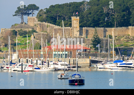 Il Castello di Monterreal e marina. Baiona, Galizia, Spagna Foto Stock