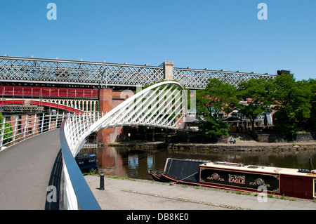 Il Footbridge su Bridgewater Canal, Castlefield, Manchester, Regno Unito Foto Stock