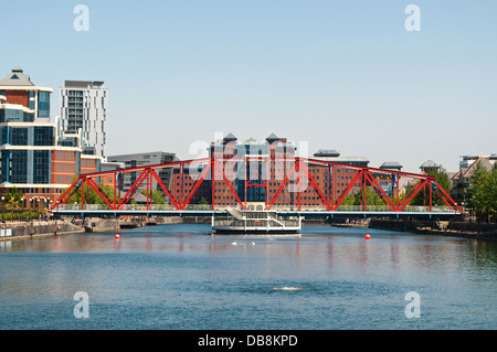 Ponte di Detroit su Huron bacino, Salford Quays, Manchester, Regno Unito Foto Stock
