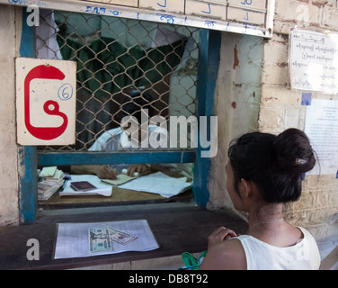 Vendita dei biglietti del treno Foto Stock