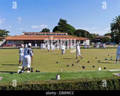 dh Governo giardini parco pubblico ROTORUA NUOVA ZELANDA Paepaekumana all'aperto neozelandesi giocare prato bocce bowling verde Foto Stock