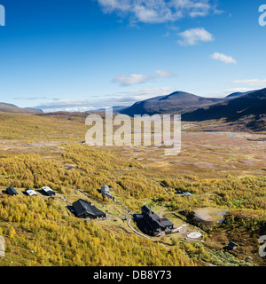 Autunno vista su STF Kebnekaise Fjällstation baita di montagna, Lappland, Svezia Foto Stock