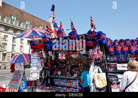 Inglese britannico di stallo di souvenir Londra Inghilterra REGNO UNITO Foto Stock