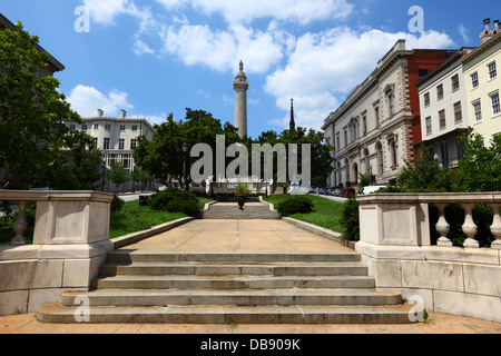 Istituto Peabody edificio e George Washington Monument, Washington Place, Mount Vernon, Baltimore, Maryland, Stati Uniti d'America Foto Stock