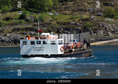 Vecchia, piccola Kylerhea a Glenelg traghetto per auto 'Glenachulish', attraversando il suono di Skye alla terraferma, Isola di Skye, Scotland, Regno Unito Foto Stock